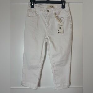 CHARLIE B Women's Crisp White Capri pants NEW size 6